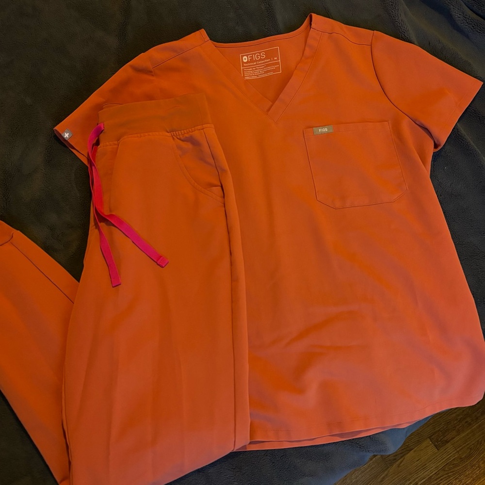 FIGS Terracotta Jogger Scrub Set - Picture 2 of 8